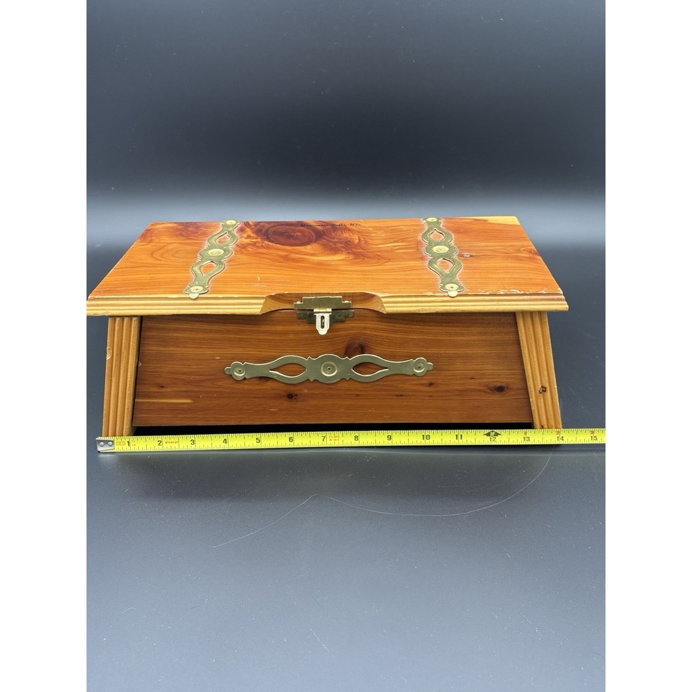 Vintage Cedar Wood Box Wisconsin Dells Souvenir Keepsake Trinket Chest Art Deco - Picture 12 of 13